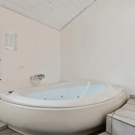 Pet Friendly In With Wifi Holiday home